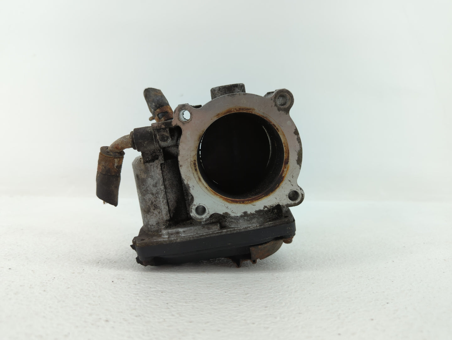 2013 Mitsubishi Outlander Throttle Body P/N:57021 B Fits Fits 2016 OEM Used Auto Parts - Oemusedautoparts1.com