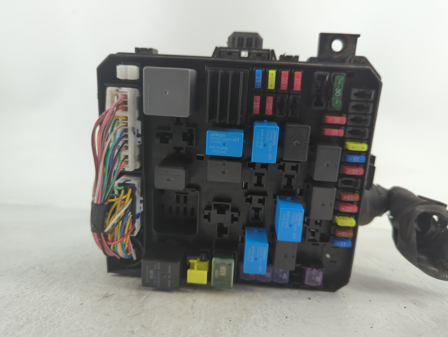 2011-2013 Mitsubishi Outlander Fusebox Fuse Box Panel Relay Module P/N:PR061-02000 Fits Fits 2011 2012 2013 OEM Used Auto Pa