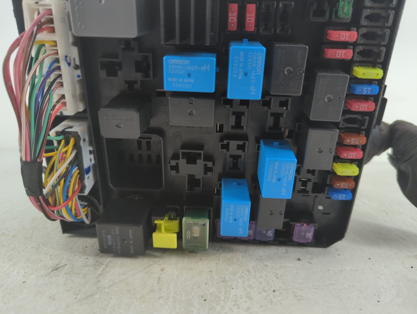 2011-2013 Mitsubishi Outlander Fusebox Fuse Box Panel Relay Module P/N:PR061-02000 Fits Fits 2011 2012 2013 OEM Used Auto Pa