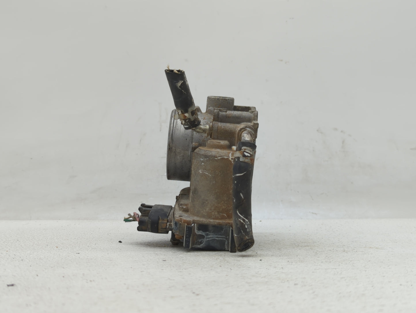 2013 Mitsubishi Outlander Sport Throttle Body P/N:57021 B Fits OEM Used Auto Parts - Oemusedautoparts1.com