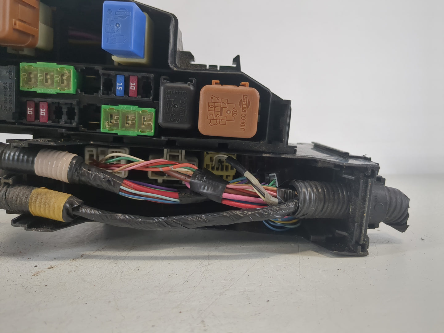 2013-2014 Nissan Altima Fusebox Fuse Box Panel Relay Module P/N:7254-5763-30 Fits Fits 2013 2014 OEM Used Auto Parts - Oemus