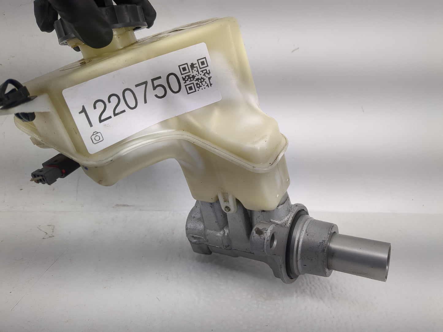 2013-2018 Nissan Altima Brake Master Cylinder 1220750 - Oemusedautoparts1.com