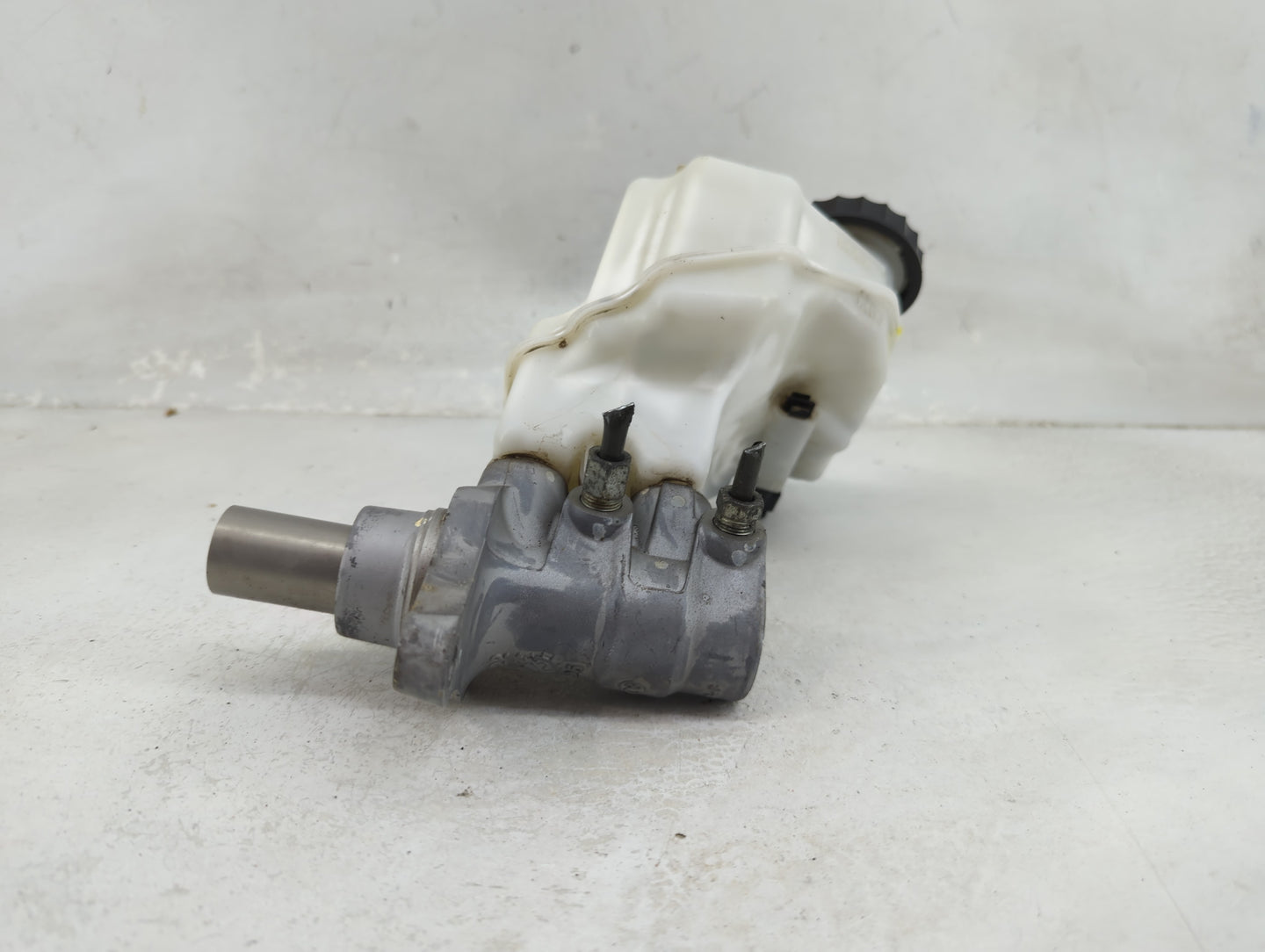 2013-2018 Nissan Altima Brake Master Cylinder 1248314 - Oemusedautoparts1.com