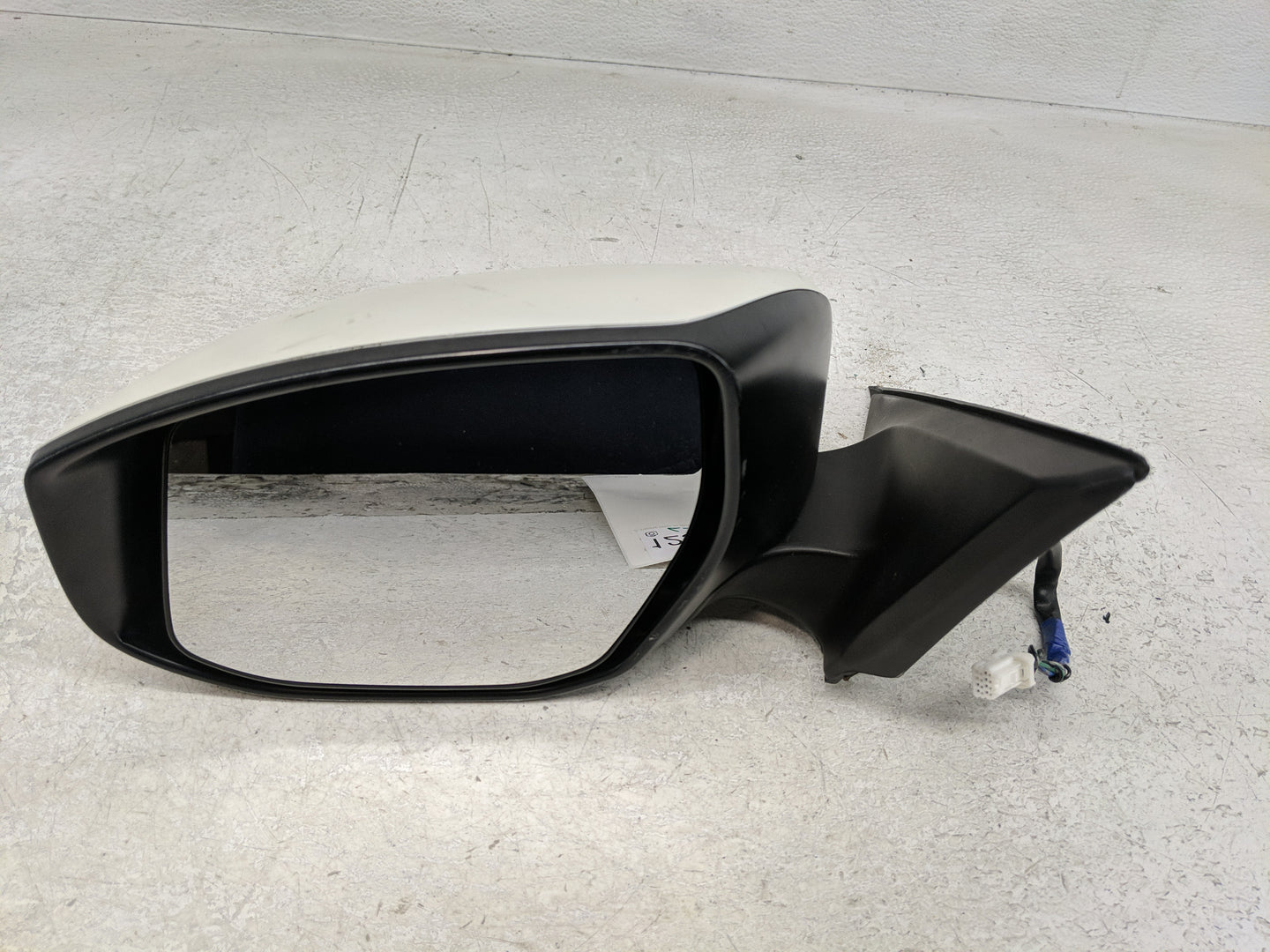 2013-2018 Nissan Altima Driver Side View Mirror - Left Door Mirror OEM Used - Oemusedautoparts1.com