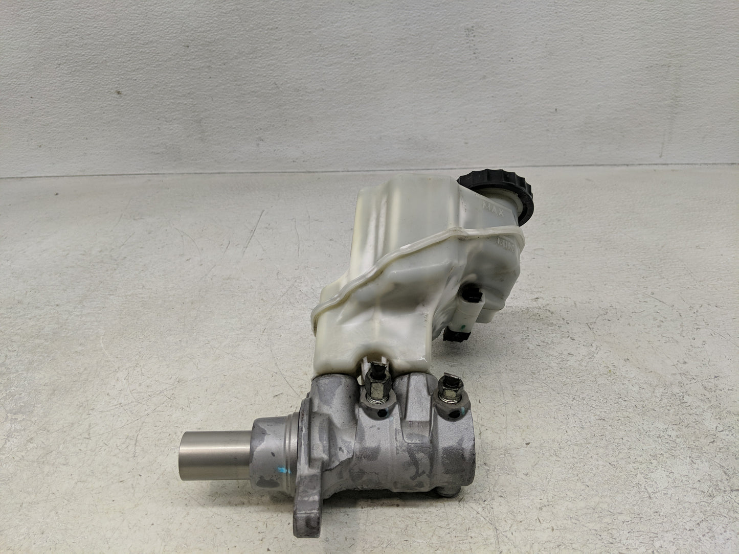2013-2018 Nissan Altima Brake Master Cylinder 1300890 - Oemusedautoparts1.com