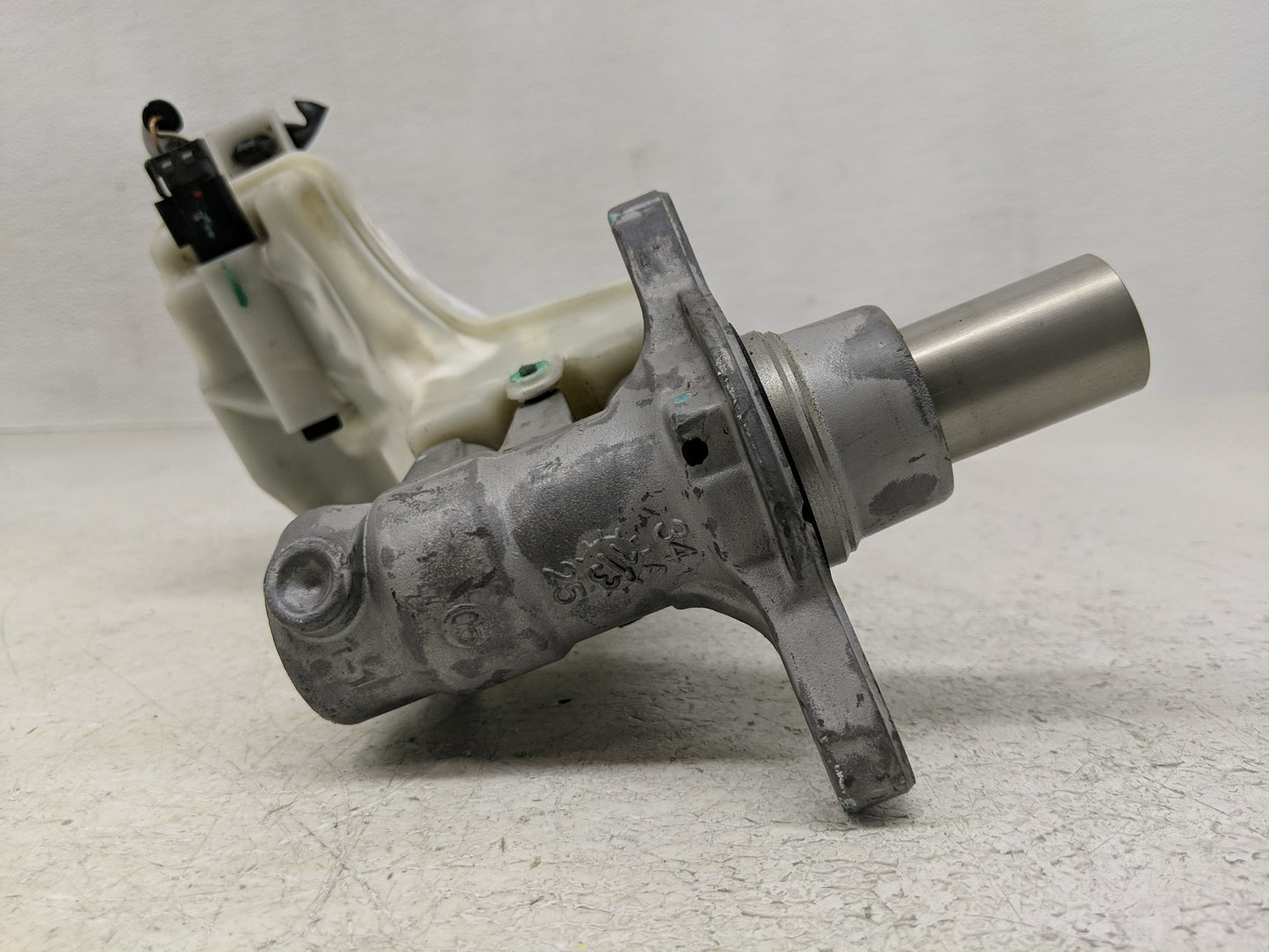 2013-2018 Nissan Altima Brake Master Cylinder 1300890 - Oemusedautoparts1.com