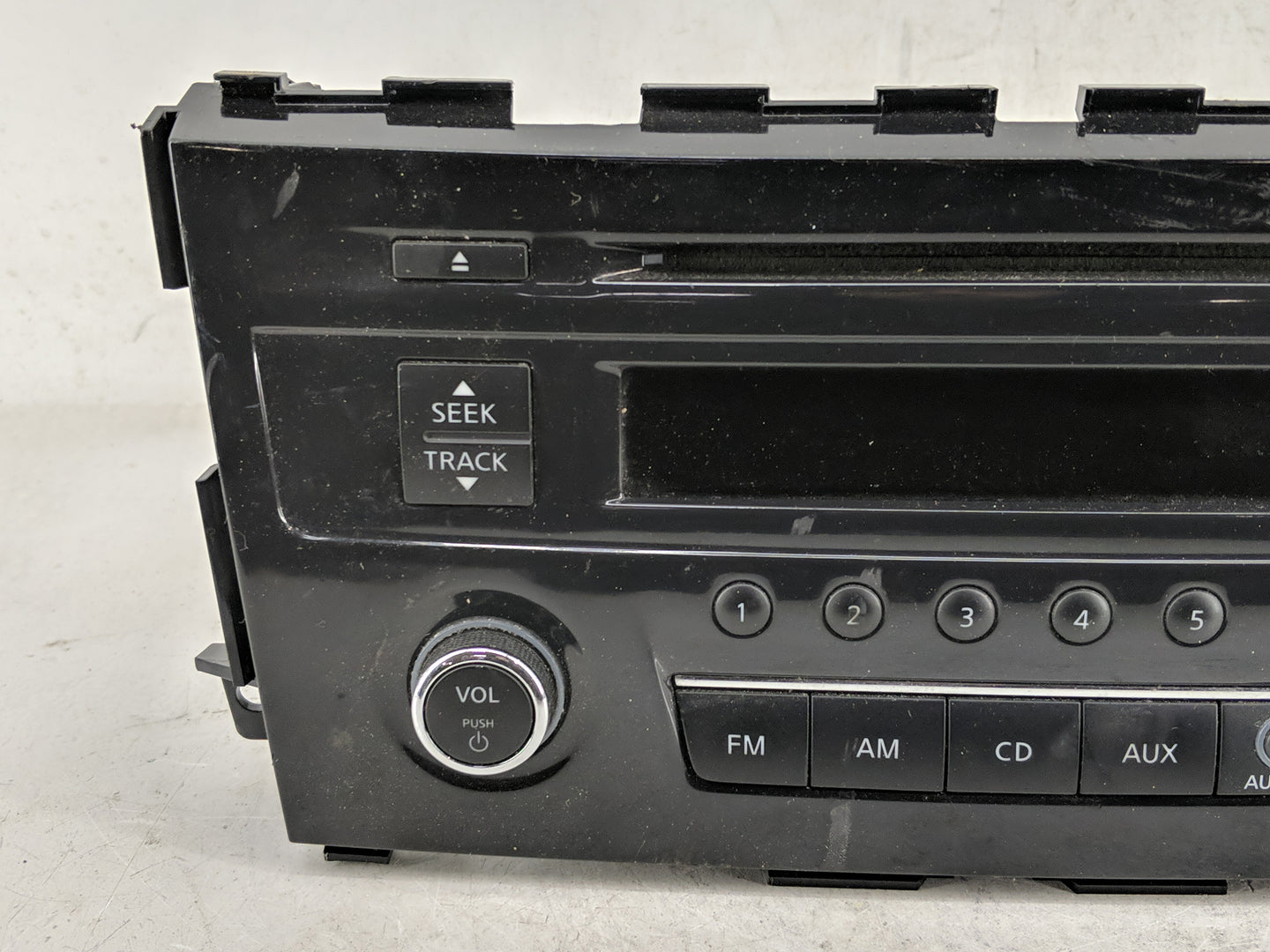 2013-2015 Nissan Altima Radio AM FM Cd Player Receiver Replacement P/N:28185 3TA0G Fits Fits 2013 2014 2015 OEM Used Auto Pa