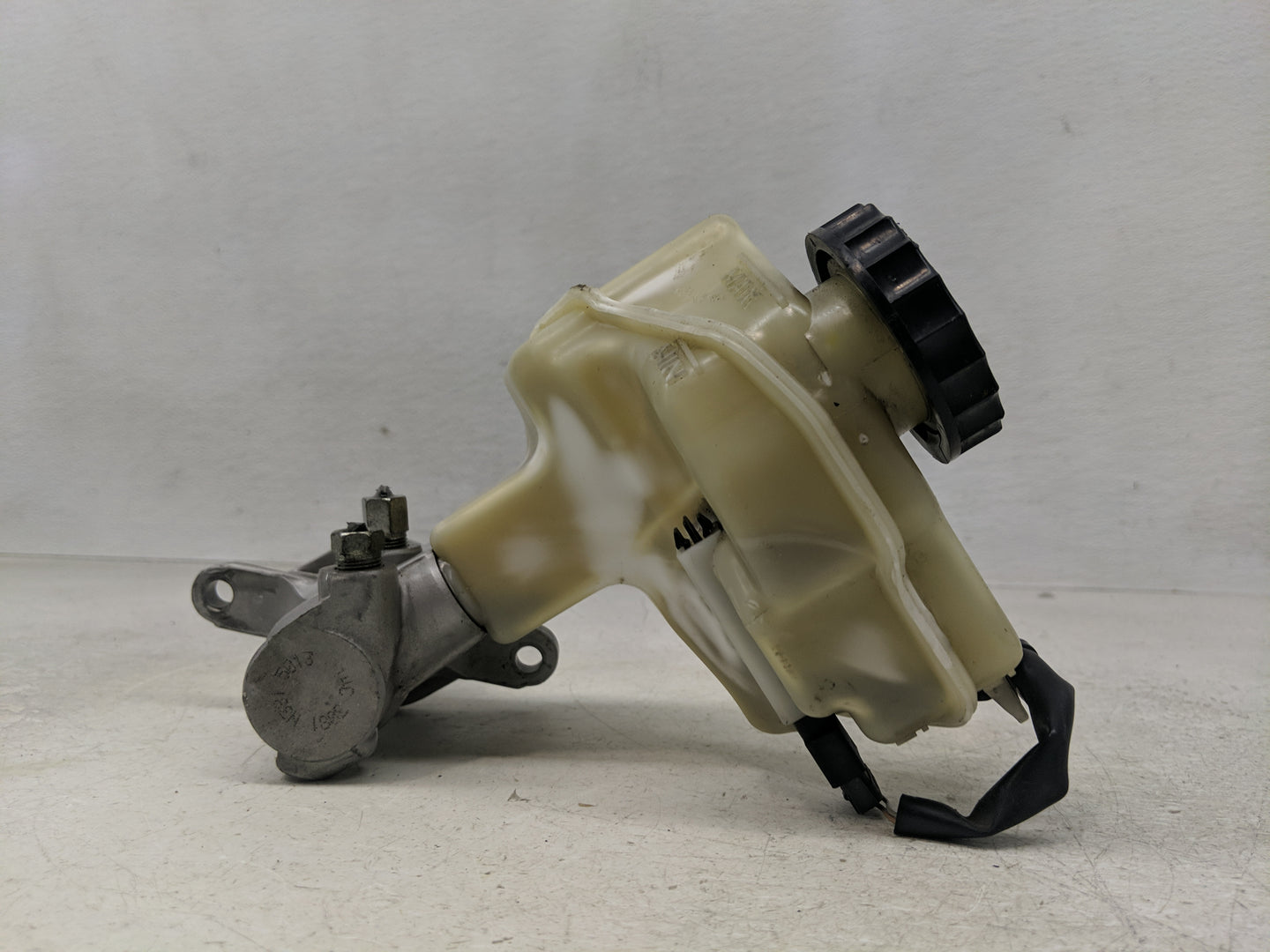 2013-2018 Nissan Altima Brake Master Cylinder 1312477 - Oemusedautoparts1.com