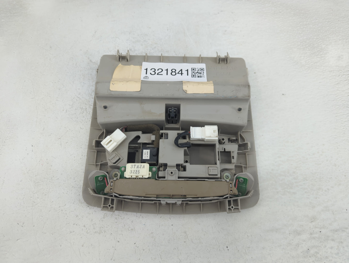 2013 Nissan Altima Overhead Roof Console - Oemusedautoparts1.com