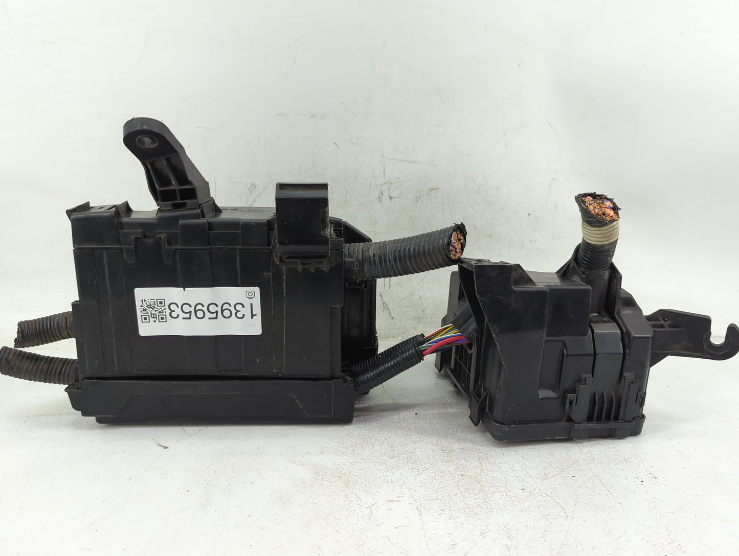 2013-2014 Nissan Altima Fusebox Fuse Box Panel Relay Module P/N:7154-5763-30 24381 7990A Fits Fits 2013 2014 OEM Used Auto P