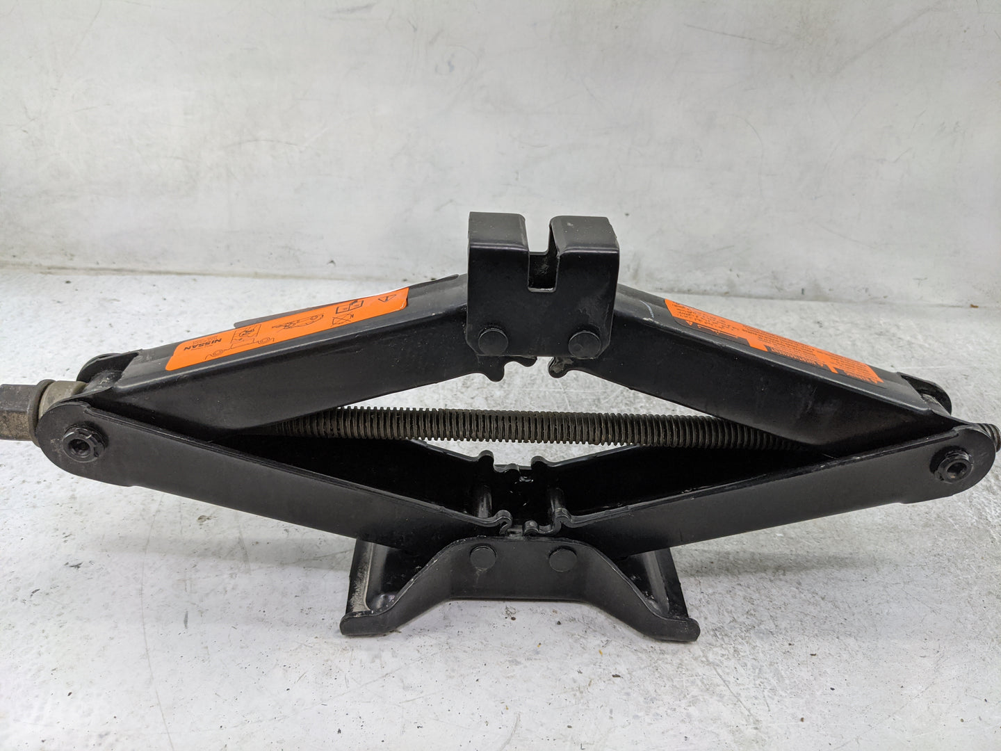 2013 Nissan Altima Spare Scissor Car Jack 1480182 - Oemusedautoparts1.com