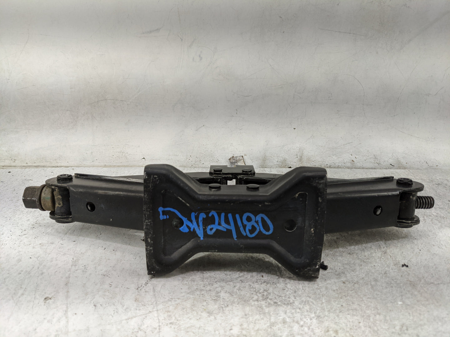 2013 Nissan Altima Spare Scissor Car Jack 1480182 - Oemusedautoparts1.com
