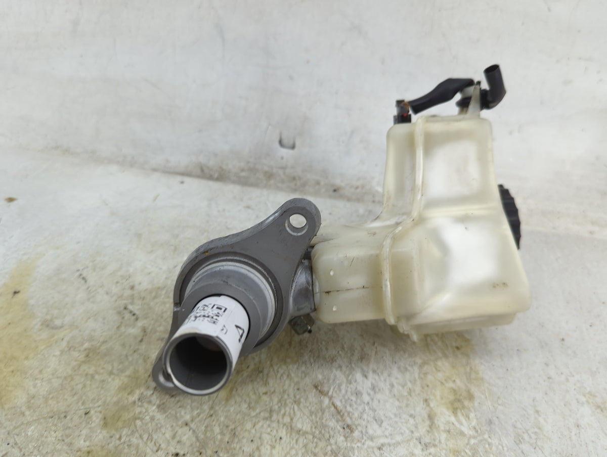 2013-2018 Nissan Altima Brake Master Cylinder 1496729 - Oemusedautoparts1.com