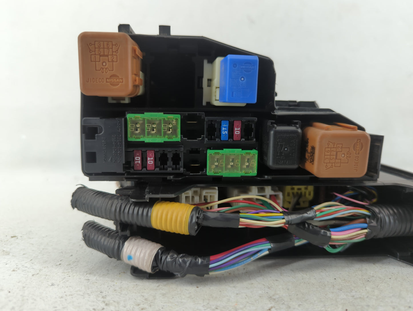 2013-2014 Nissan Altima Fusebox Fuse Box Panel Relay Module P/N:7254-5763-30 Fits Fits 2013 2014 OEM Used Auto Parts - Oemus