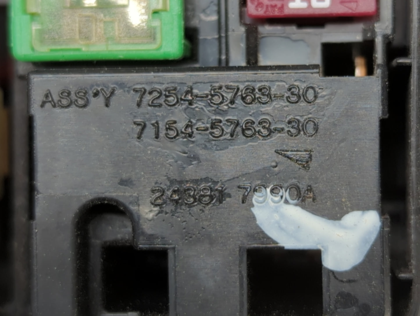 2013-2014 Nissan Altima Fusebox Fuse Box Panel Relay Module P/N:7254-5763-30 Fits Fits 2013 2014 OEM Used Auto Parts - Oemus