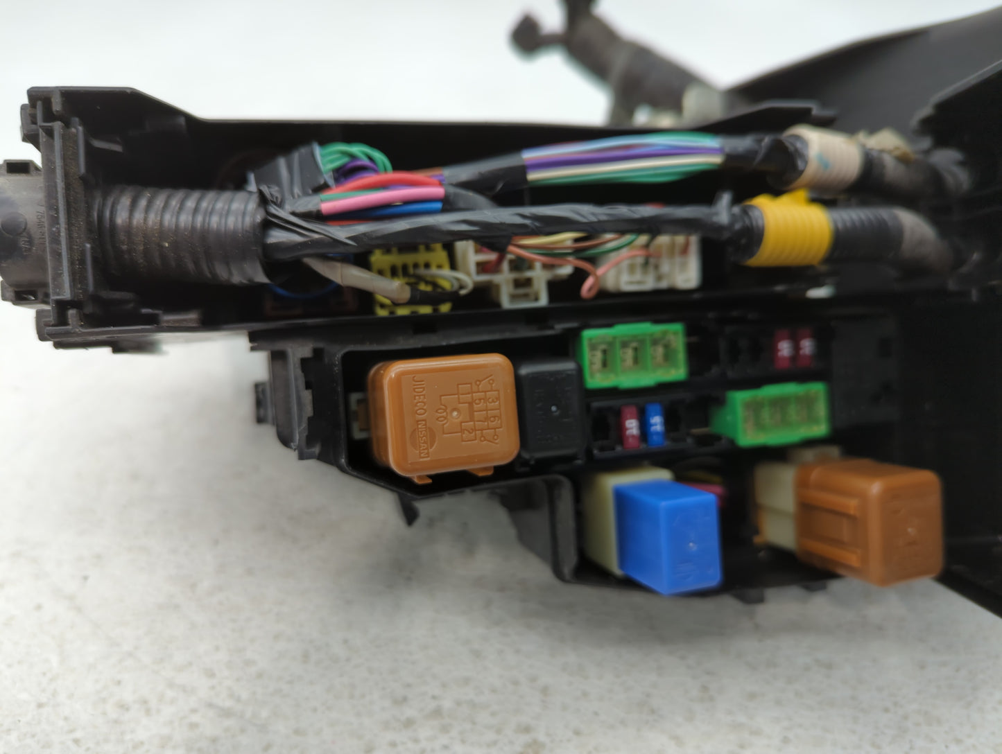 2013-2014 Nissan Altima Fusebox Fuse Box Panel Relay Module P/N:84586306_01 Fits Fits 2013 2014 OEM Used Auto Parts - Oemuse