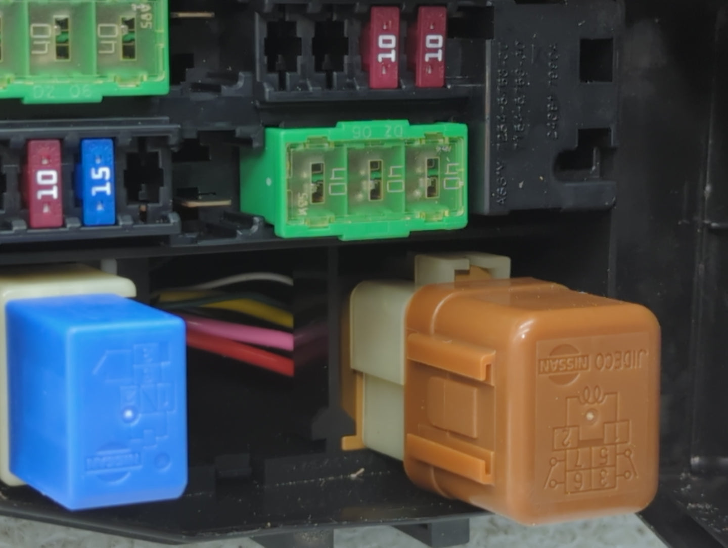 2013-2014 Nissan Altima Fusebox Fuse Box Panel Relay Module P/N:84586306_01 Fits Fits 2013 2014 OEM Used Auto Parts - Oemuse