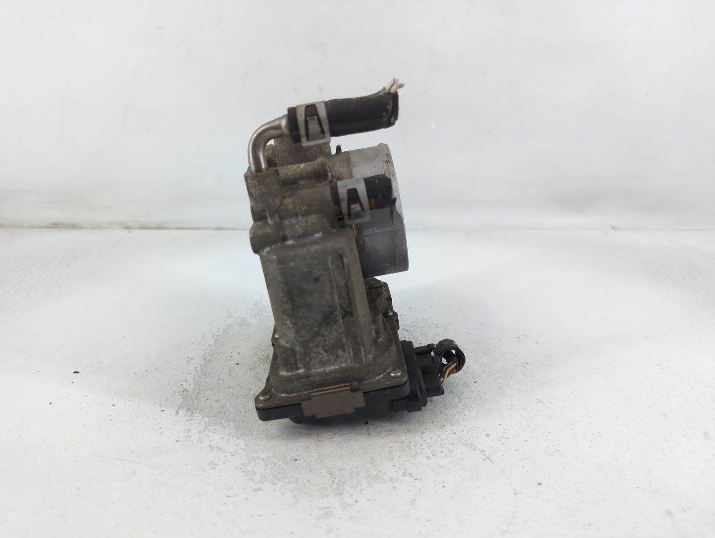 2013-2018 Nissan Altima Throttle Body P/N:2J0401867 3TA60-01 A Fits Fits 2013 2014 2015 2016 2017 2018 2019 2020 OEM Used Au
