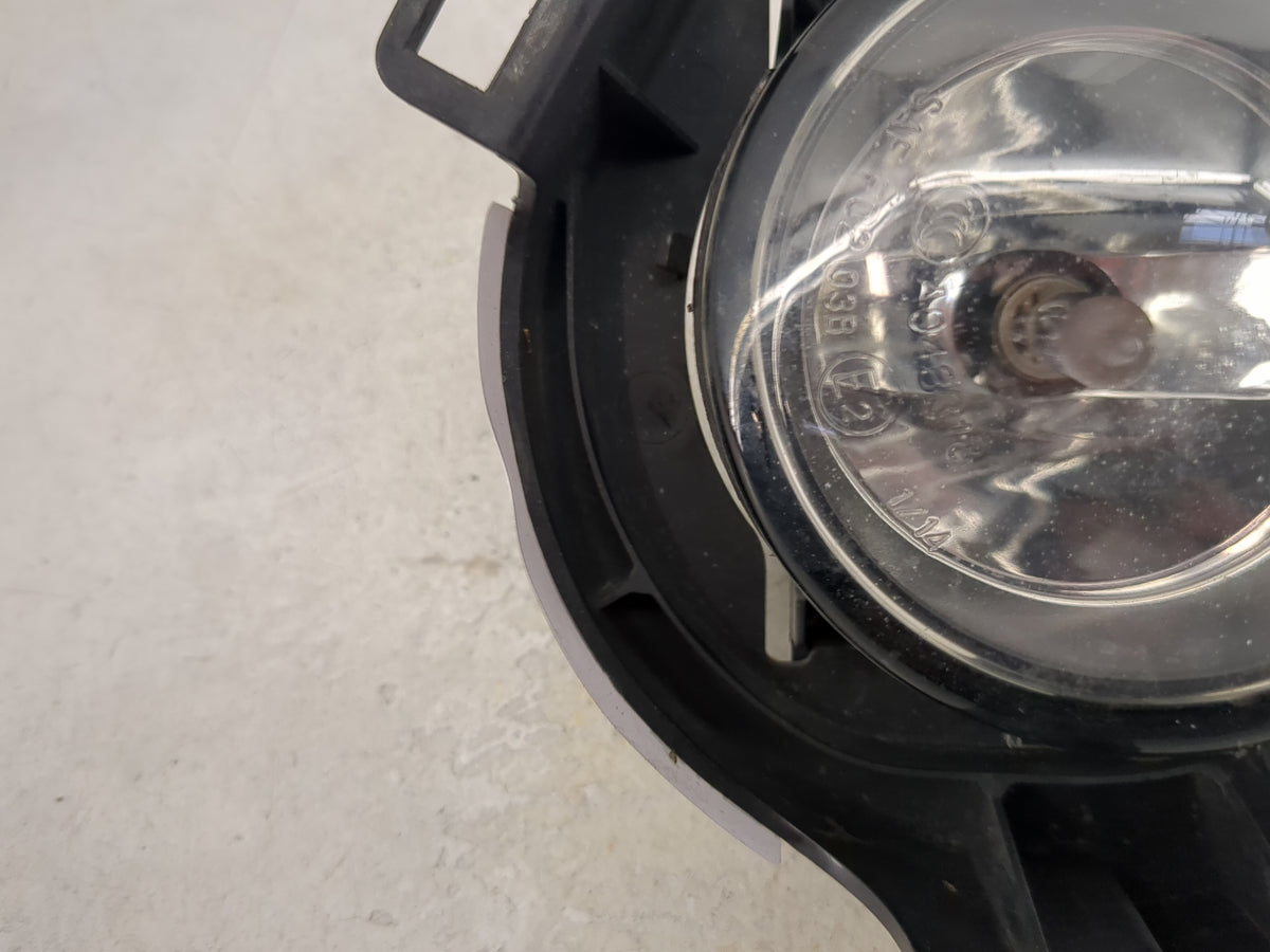 2008-2015 Nissan Armada Passenger Right Oem Fog Light Lamp Black - Oemusedautoparts1.com