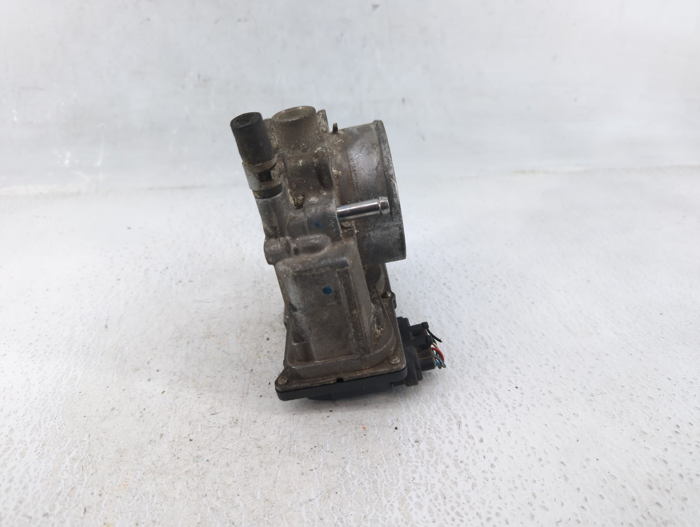 2013-2015 Nissan Armada Throttle Body P/N:16119 7S000 Fits Fits 2012 2013 2014 2015 2016 OEM Used Auto Parts - Oemusedautopa