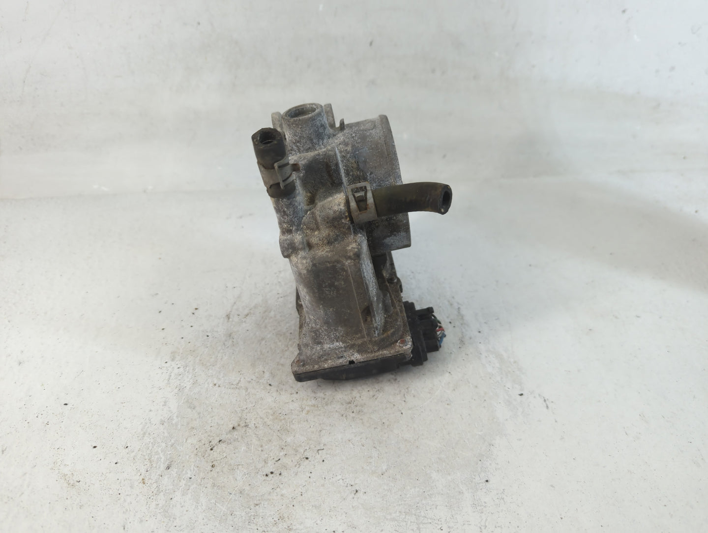 2013-2015 Nissan Armada Throttle Body P/N:16119 7S000 Fits Fits 2012 2013 2014 2015 2016 OEM Used Auto Parts - Oemusedautopa
