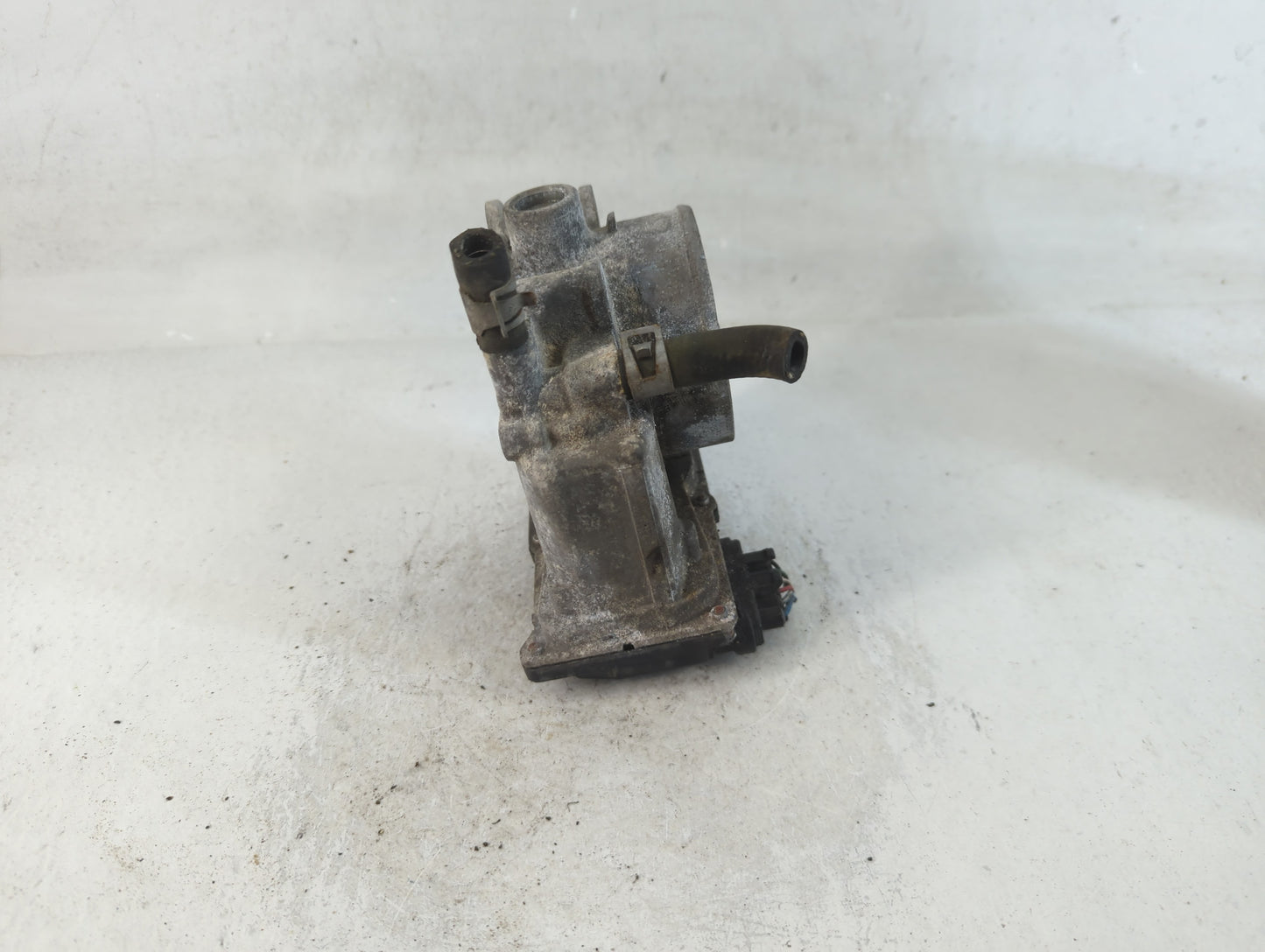 2013-2015 Nissan Armada Throttle Body P/N:16119 7S000 Fits Fits 2012 2013 2014 2015 2016 OEM Used Auto Parts - Oemusedautopa