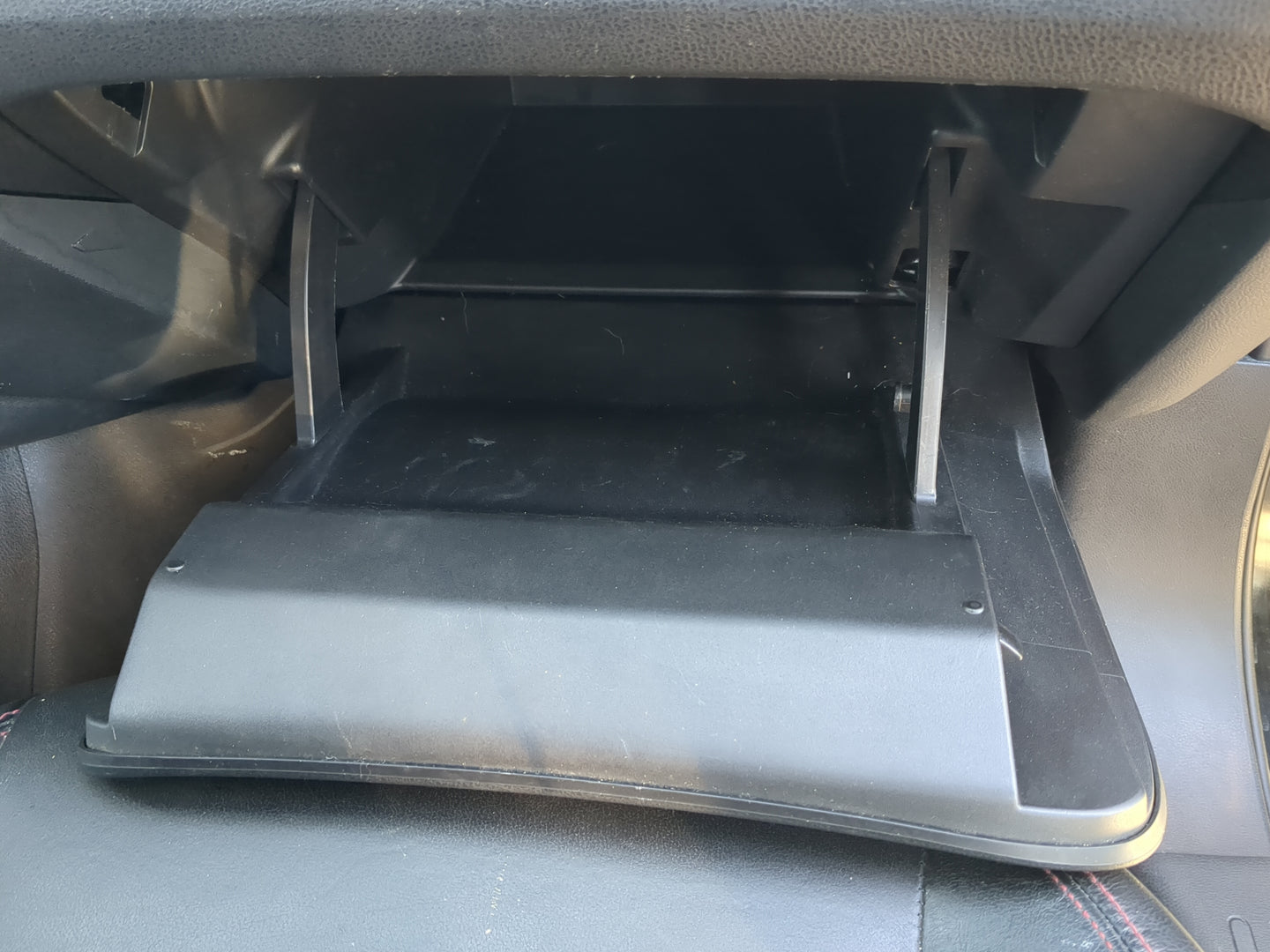 2013 Nissan Juke Passenger Glove Box Door Storage Compartment 1164467 - Oemusedautoparts1.com