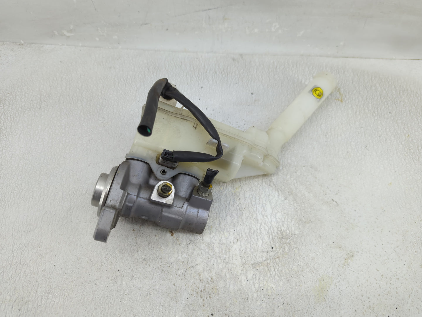 2011-2017 Nissan Juke Brake Master Cylinder - Oemusedautoparts1.com