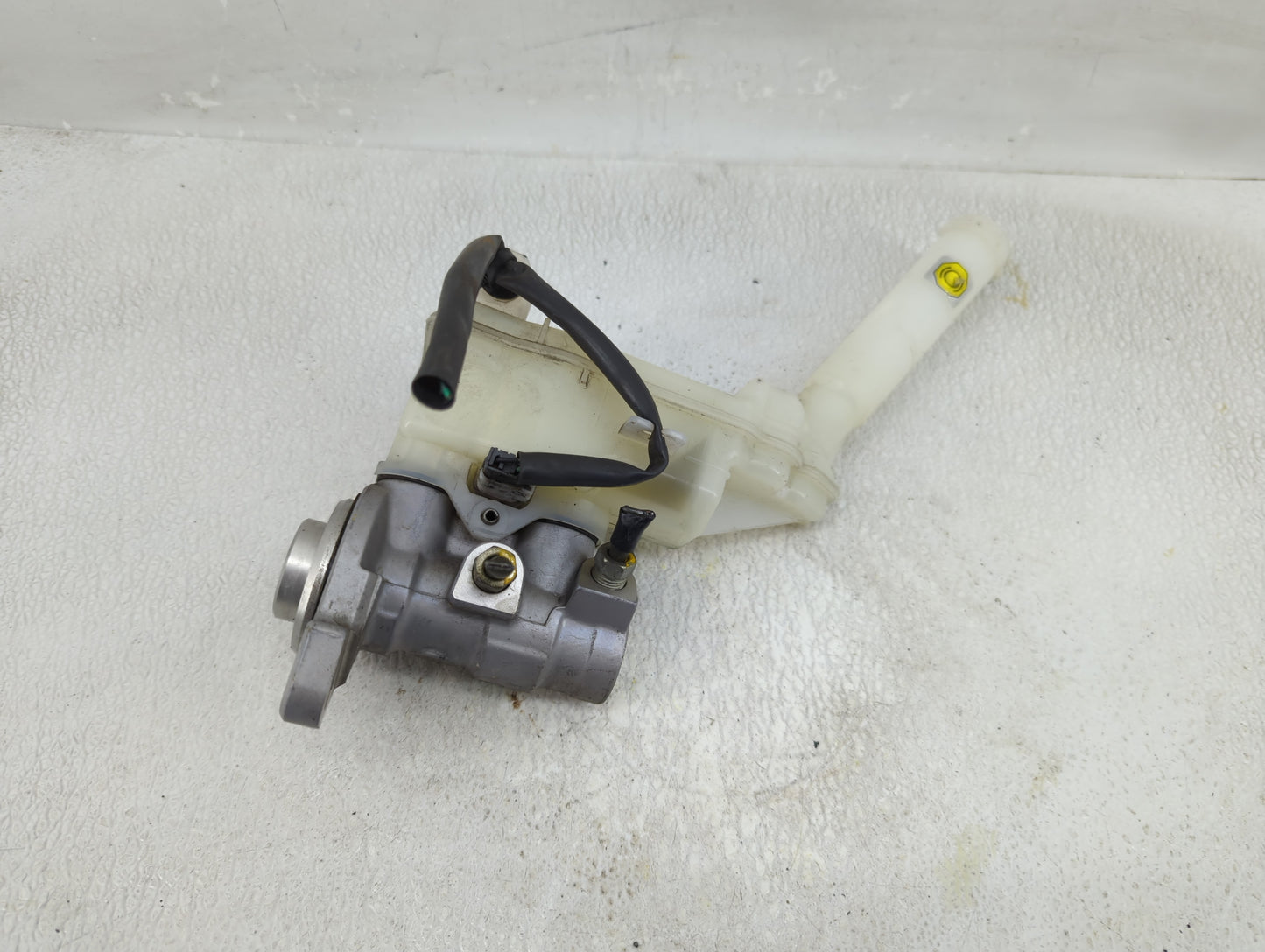 2011-2017 Nissan Juke Brake Master Cylinder - Oemusedautoparts1.com