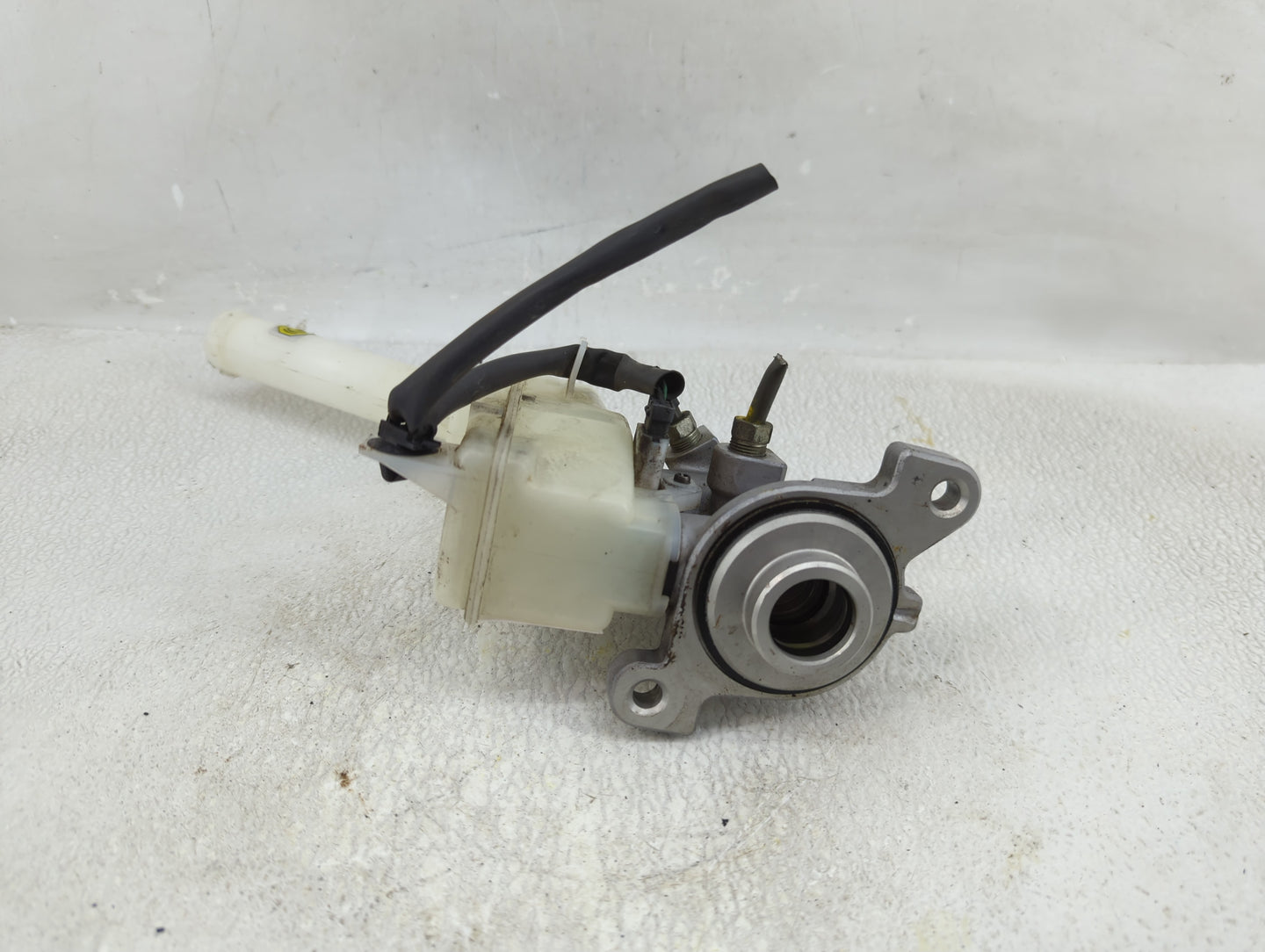2011-2017 Nissan Juke Brake Master Cylinder - Oemusedautoparts1.com