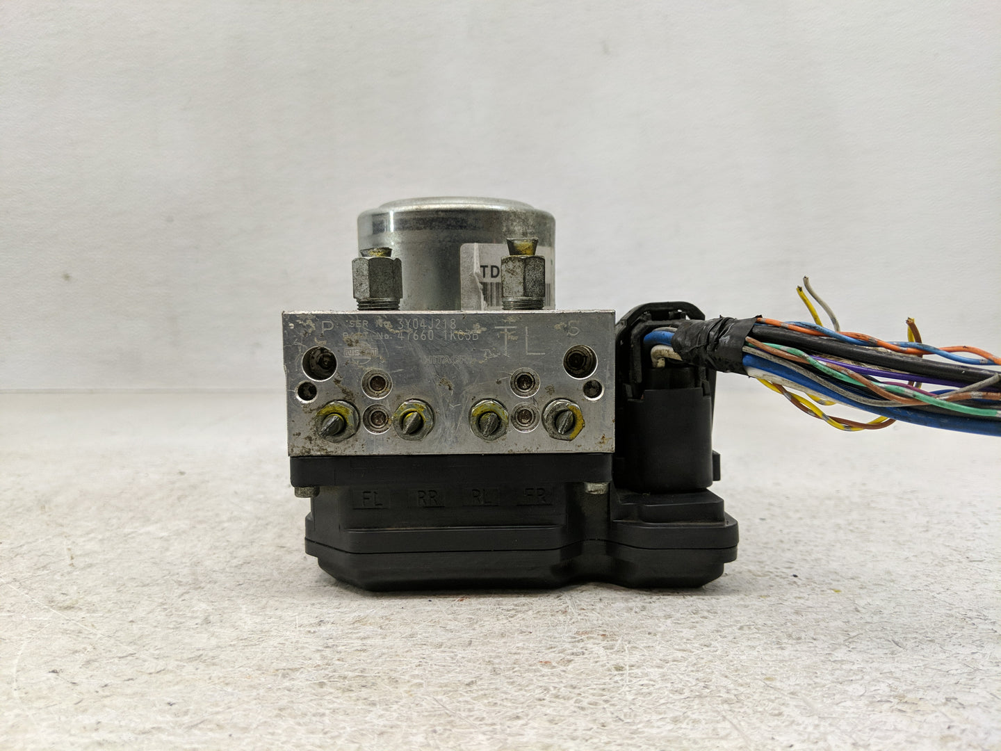 2012-2014 Nissan Juke ABS Pump Control Module Replacement P/N:TD8405 Fits Fits 2012 2013 2014 OEM Used Auto Parts - Oemuseda