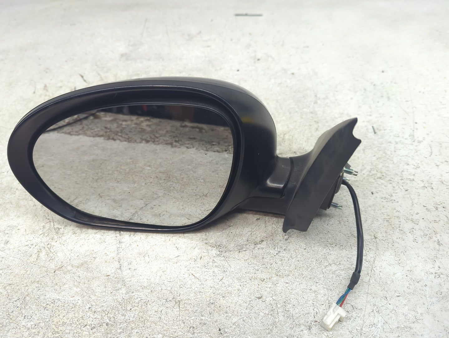 2012-2014 Nissan Juke Driver Side View Mirror - Left Door Mirror OEM Used - Oemusedautoparts1.com