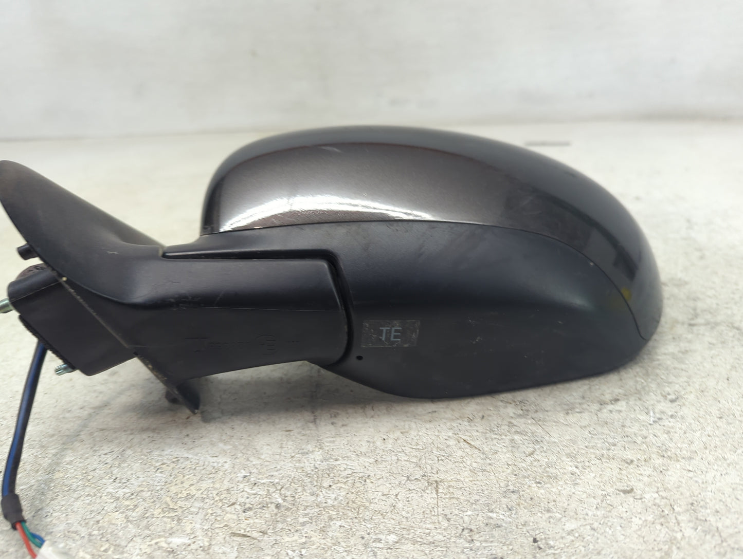 2012-2014 Nissan Juke Driver Side View Mirror - Left Door Mirror OEM Used - Oemusedautoparts1.com