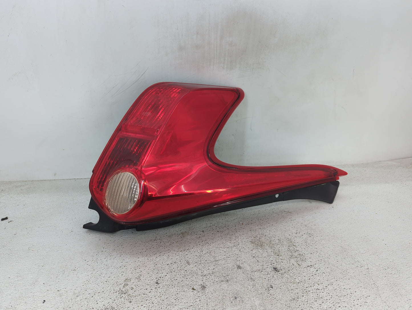 2011-2014 Nissan Juke Tail Light Assembly Driver Left OEM Fits Fits 2011 2012 2013 2014 OEM Used Auto Parts - Oemusedautopar