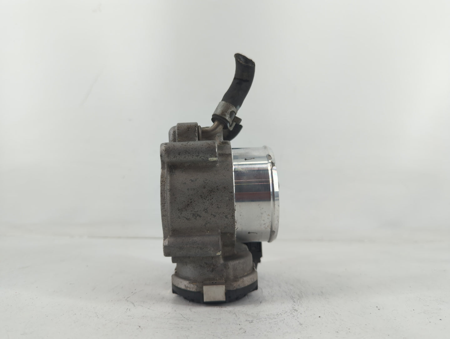 2011-2017 Nissan Juke Throttle Body P/N:35100-2G600 Fits Fits 2011 2012 2013 2014 2015 2016 2017 OEM Used Auto Parts - Oemus