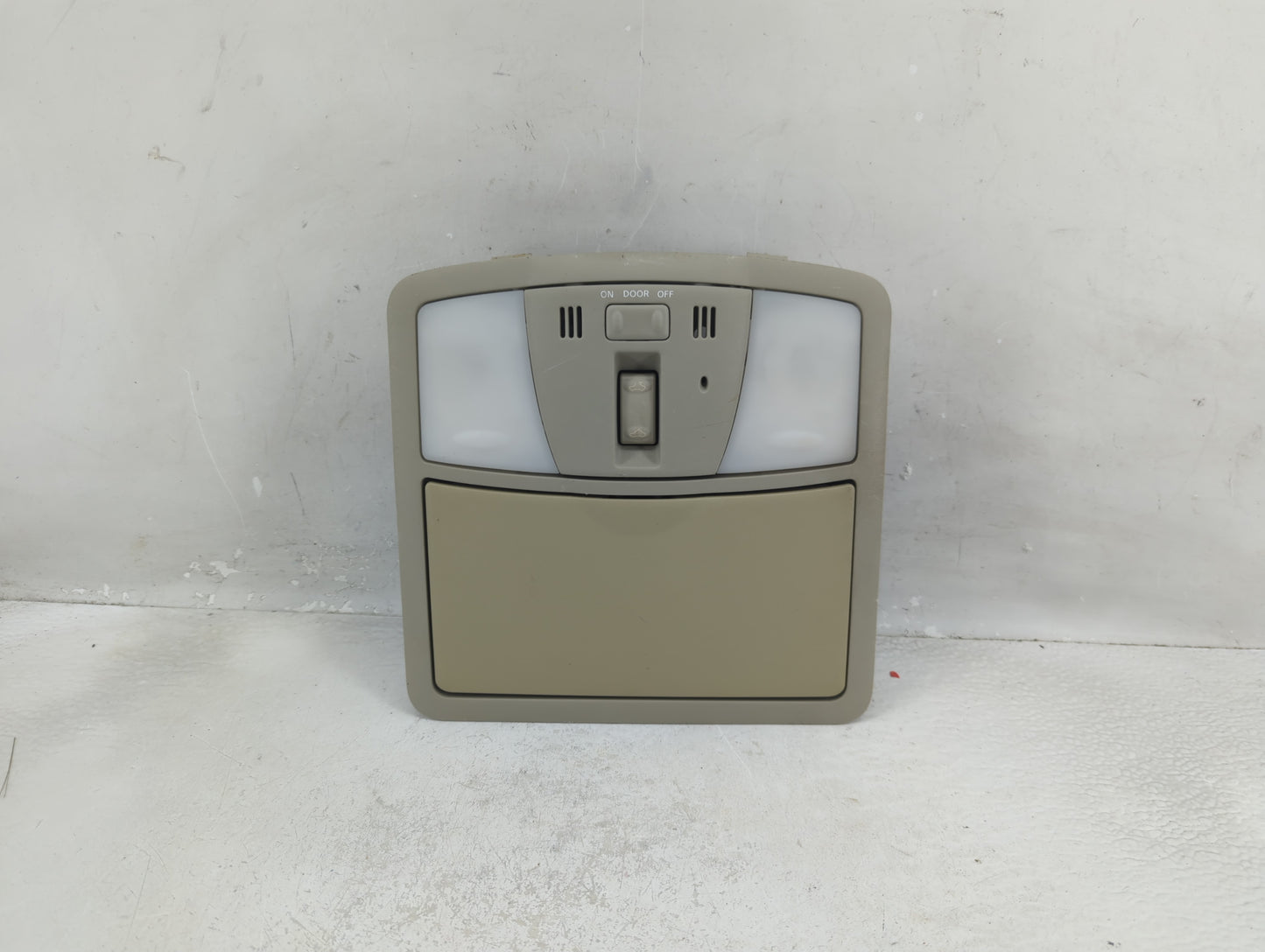 2013 Nissan Maxima Overhead Roof Console - Oemusedautoparts1.com