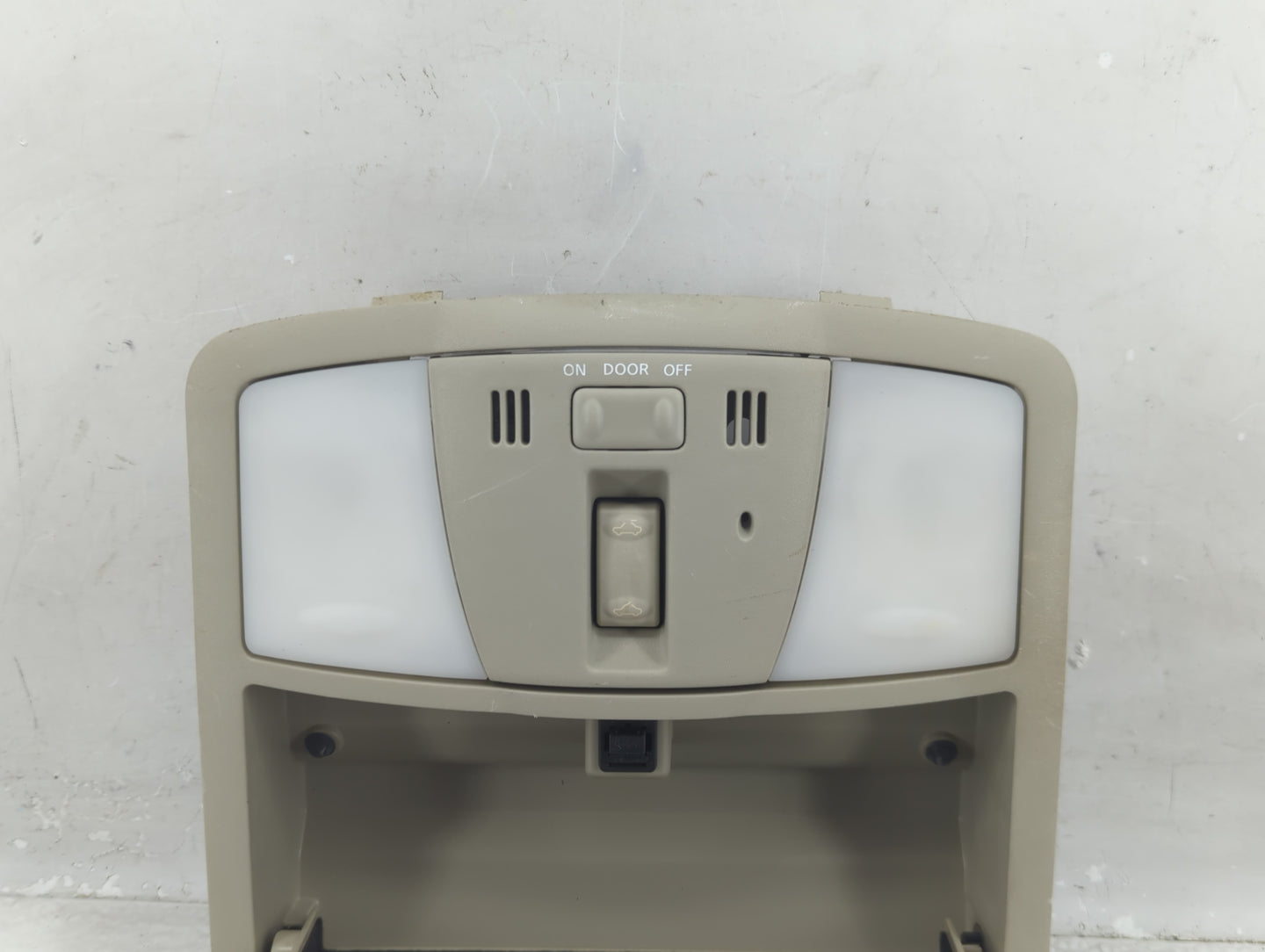 2013 Nissan Maxima Overhead Roof Console - Oemusedautoparts1.com