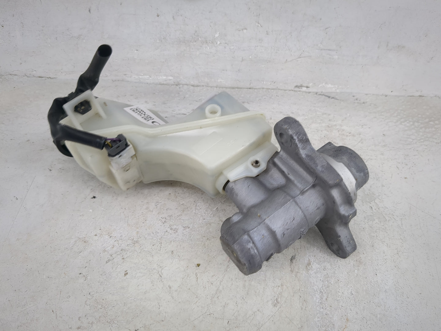 2009-2014 Nissan Maxima Brake Master Cylinder 1491010 - Oemusedautoparts1.com
