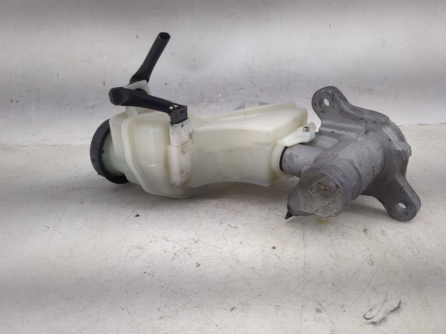 2009-2014 Nissan Maxima Brake Master Cylinder 1491010 - Oemusedautoparts1.com