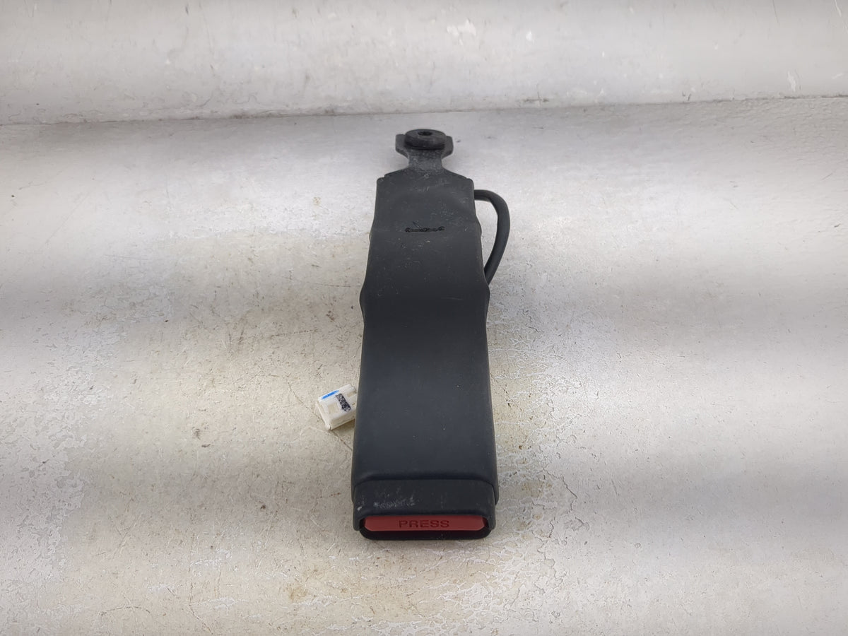 2011-2014 Nissan Maxima Passenger Front Seatbelt Buckle 1513033 - Oemusedautoparts1.com