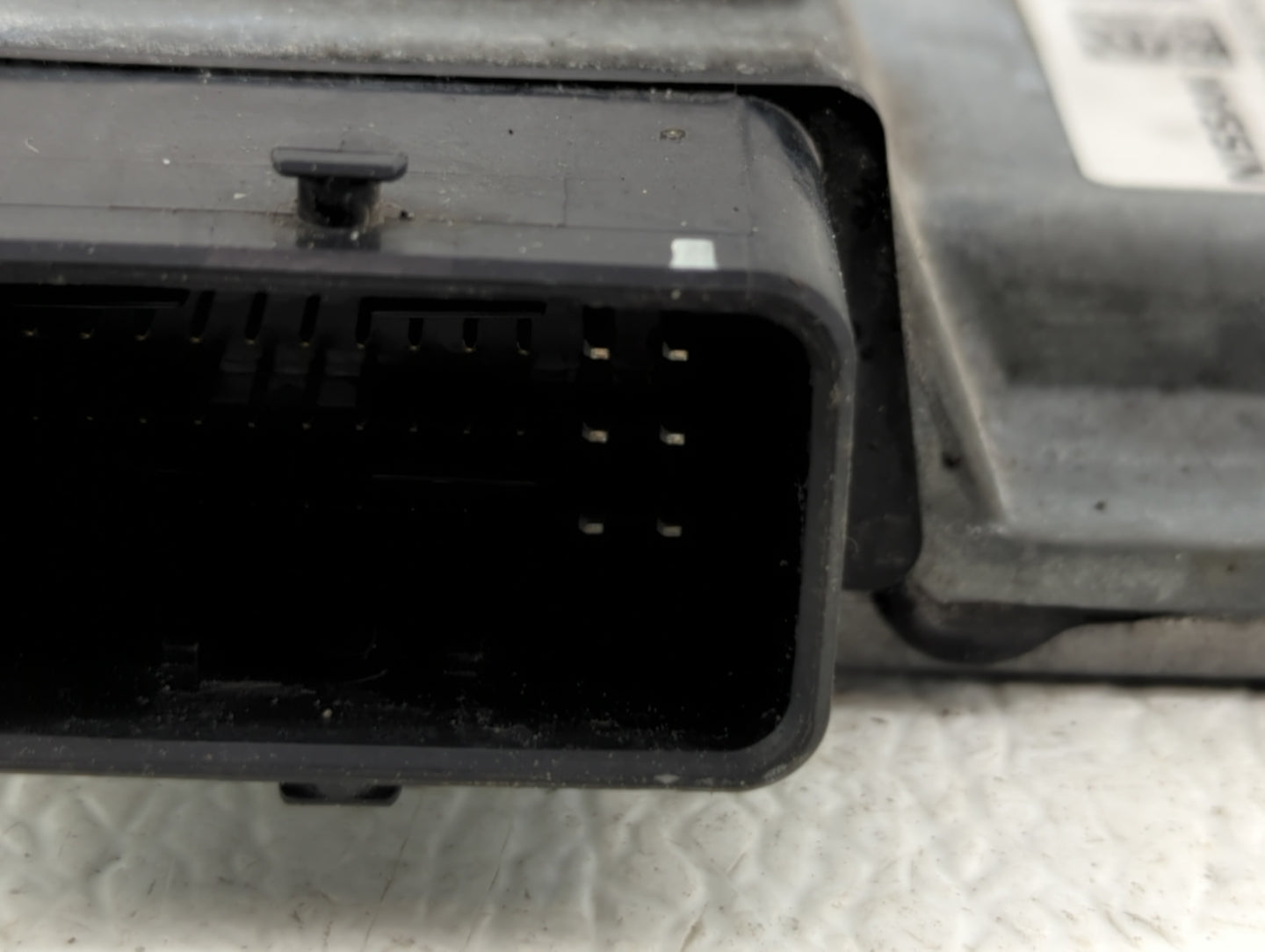 2013-2013 Nissan Maxima Chassis Control Module Ccm Bcm Body Control - Oemusedautoparts1.com