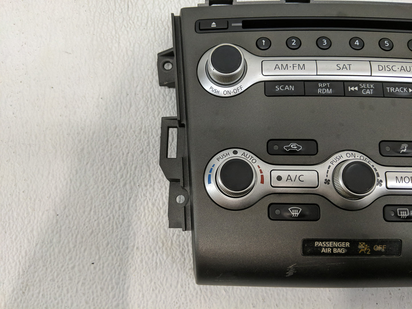 2011-2014 Nissan Murano Radio Control Panel - Oemusedautoparts1.com