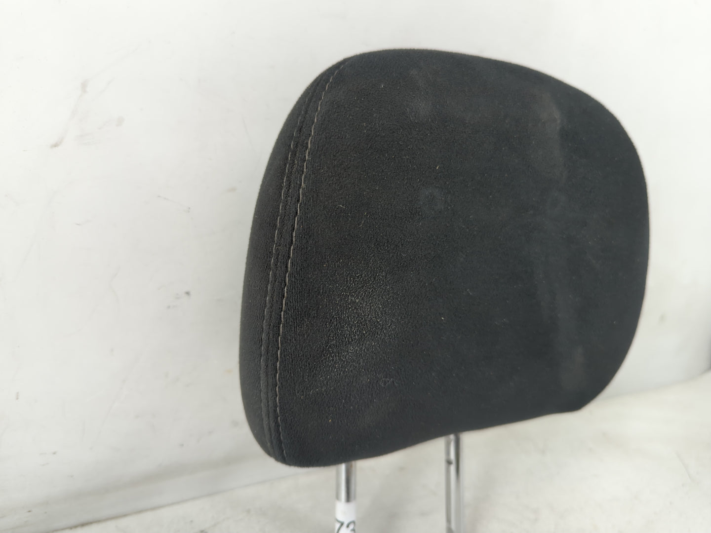 2013 Nissan Pathfinder Headrest Head Rest Rear Center Seat Fits OEM Used Auto Parts - Oemusedautoparts1.com