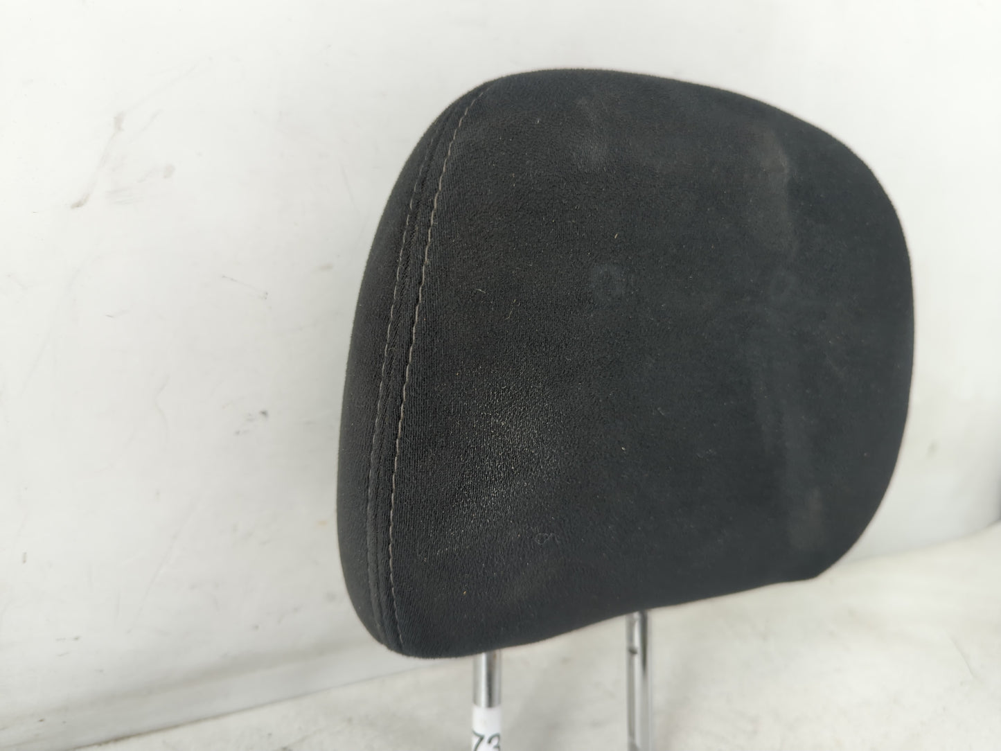 2013 Nissan Pathfinder Headrest Head Rest Rear Center Seat Fits OEM Used Auto Parts - Oemusedautoparts1.com