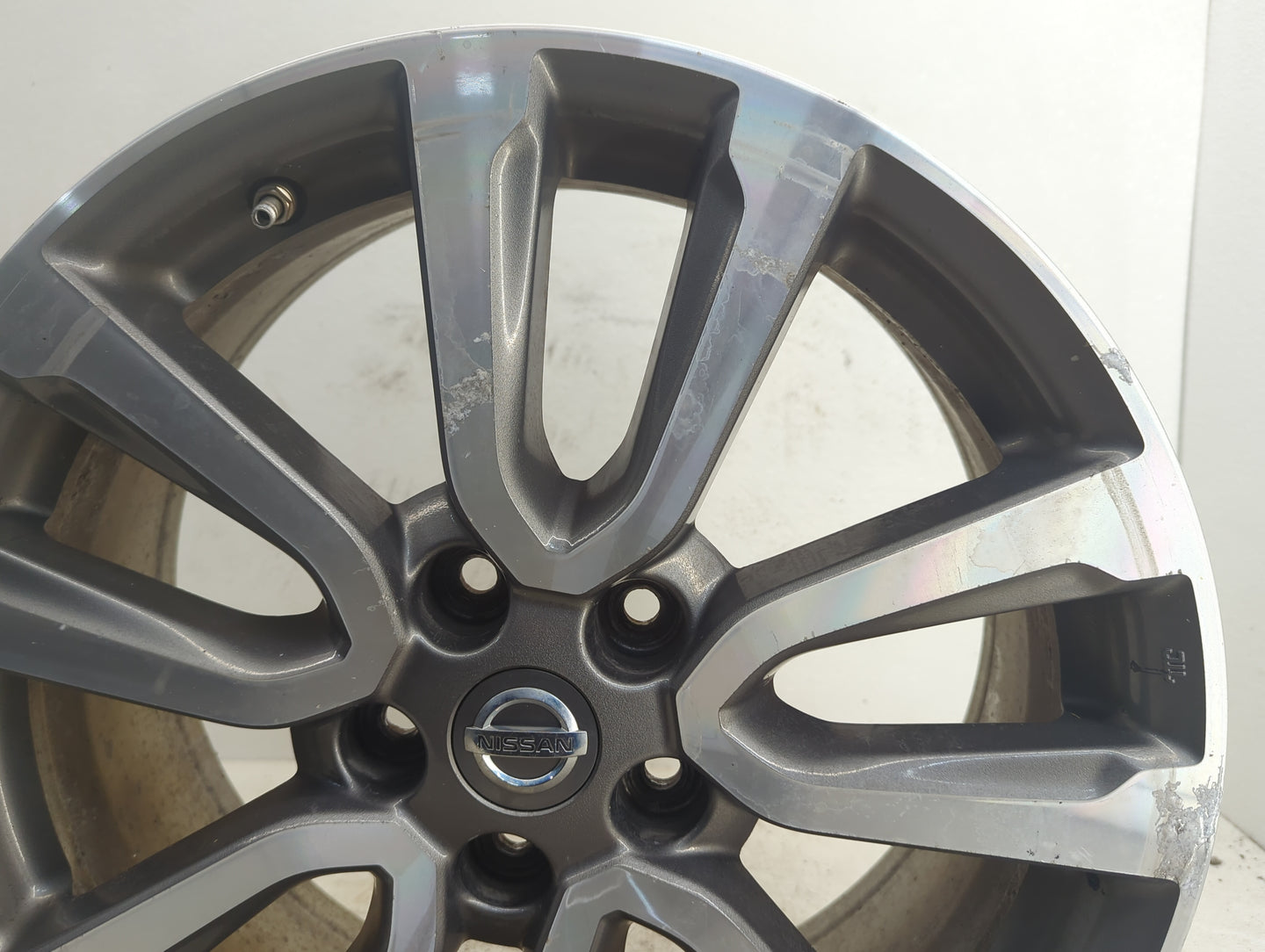 2013-2016 Nissan Pathfinder Oem Wheel Rim - Oemusedautoparts1.com