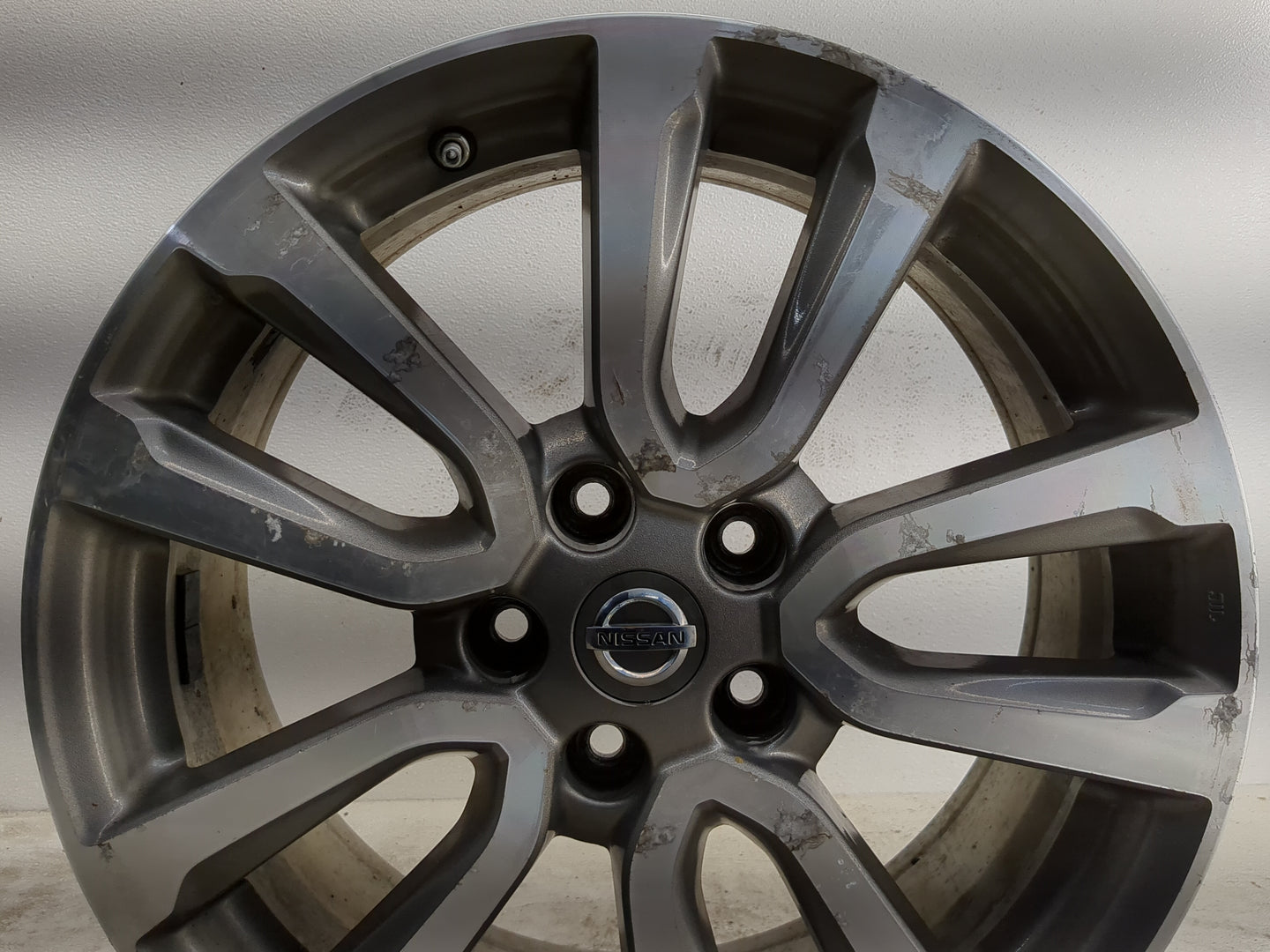 2013-2016 Nissan Pathfinder Oem Wheel Rim - Oemusedautoparts1.com