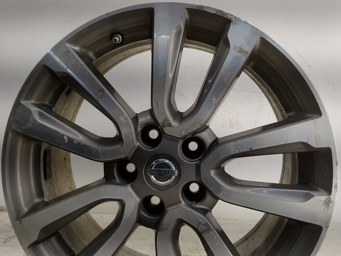 2013-2016 Nissan Pathfinder Oem Wheel Rim - Oemusedautoparts1.com