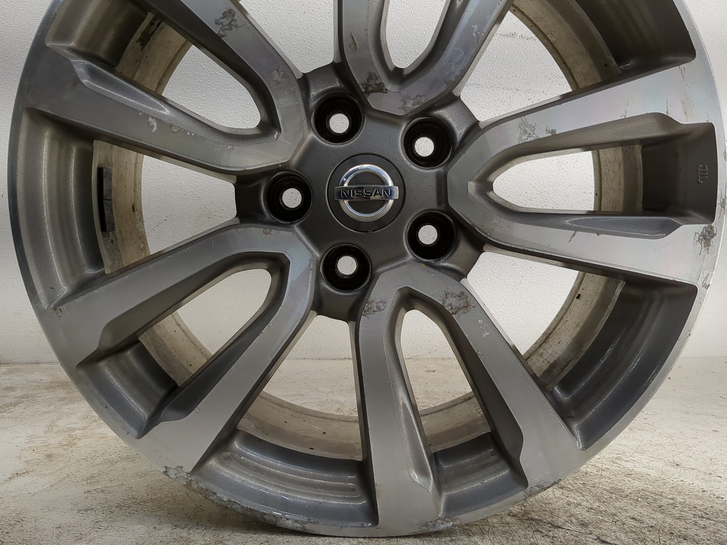 2013-2016 Nissan Pathfinder Oem Wheel Rim - Oemusedautoparts1.com
