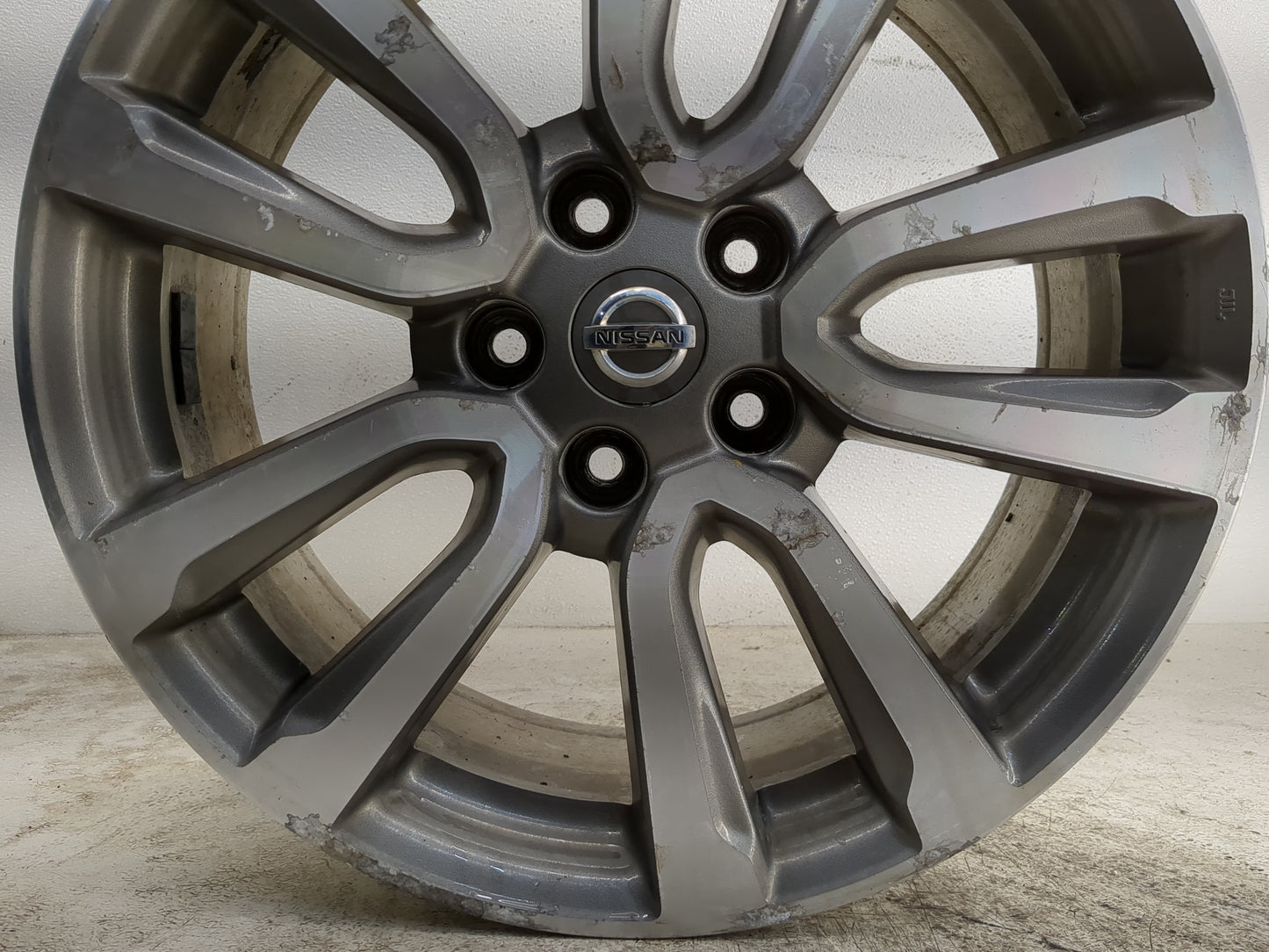 2013-2016 Nissan Pathfinder Oem Wheel Rim - Oemusedautoparts1.com