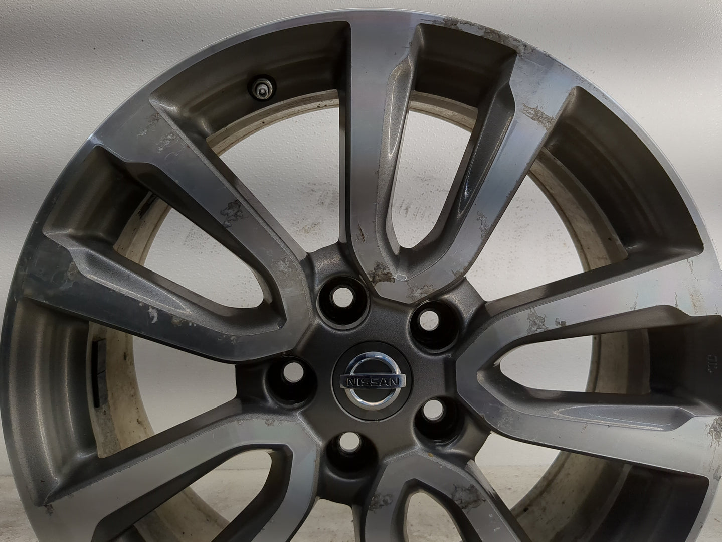 2013-2016 Nissan Pathfinder Oem Wheel Rim - Oemusedautoparts1.com